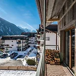 Apartment Le Globe Argentiere - By Emerald Chamonix