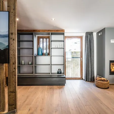 Le Globe Argentiere - By Emerald Chamonix