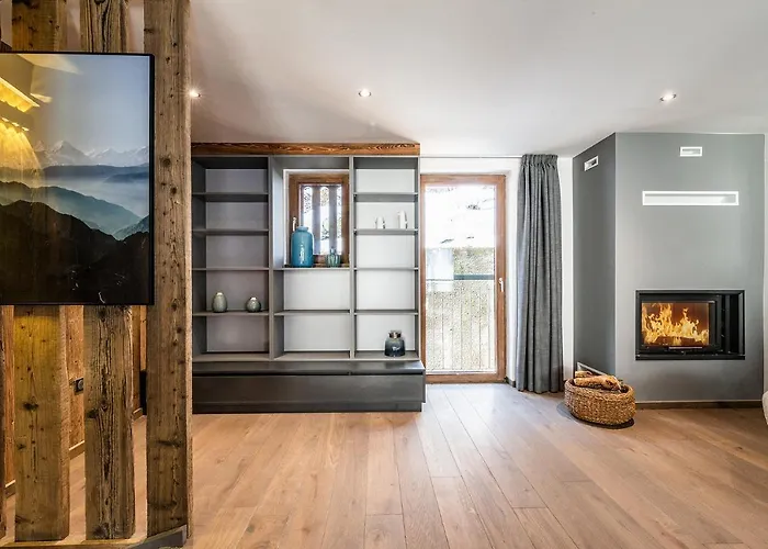 Le Globe Argentiere - By Emerald Chamonix