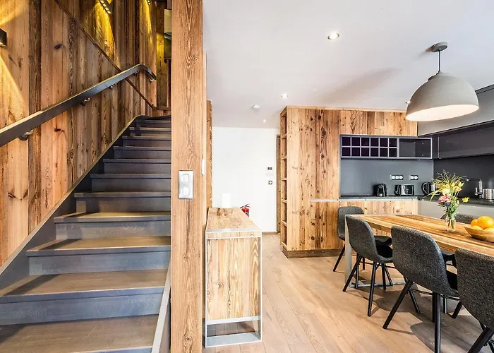 Le Globe Argentiere - By Emerald Chamonix