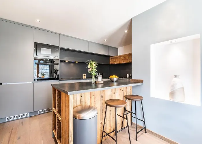 Le Globe Argentiere - By Emerald Chamonix