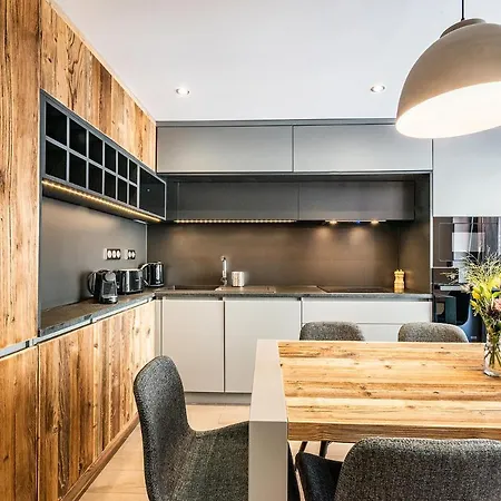 Le Globe Argentiere - By Emerald Chamonix