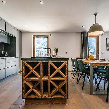 Le Globe Argentiere - By Emerald Chamonix