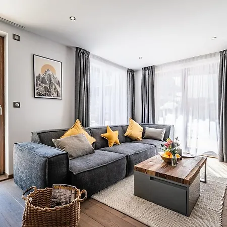 Le Globe Argentiere - By Emerald *