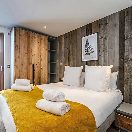 Le Globe Argentiere - By Emerald Chamonix